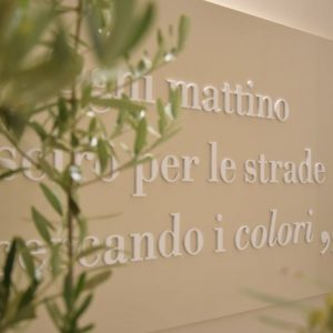 Ogni mattino uscirò per le strade cercando i colori